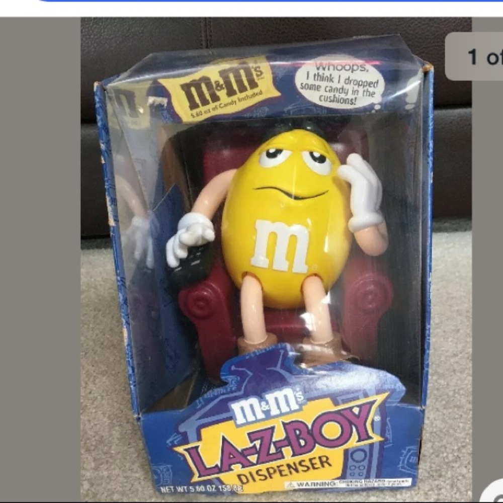 NEW M&M’s LA-Z-BOY Recliner Chair Candy Dispenser